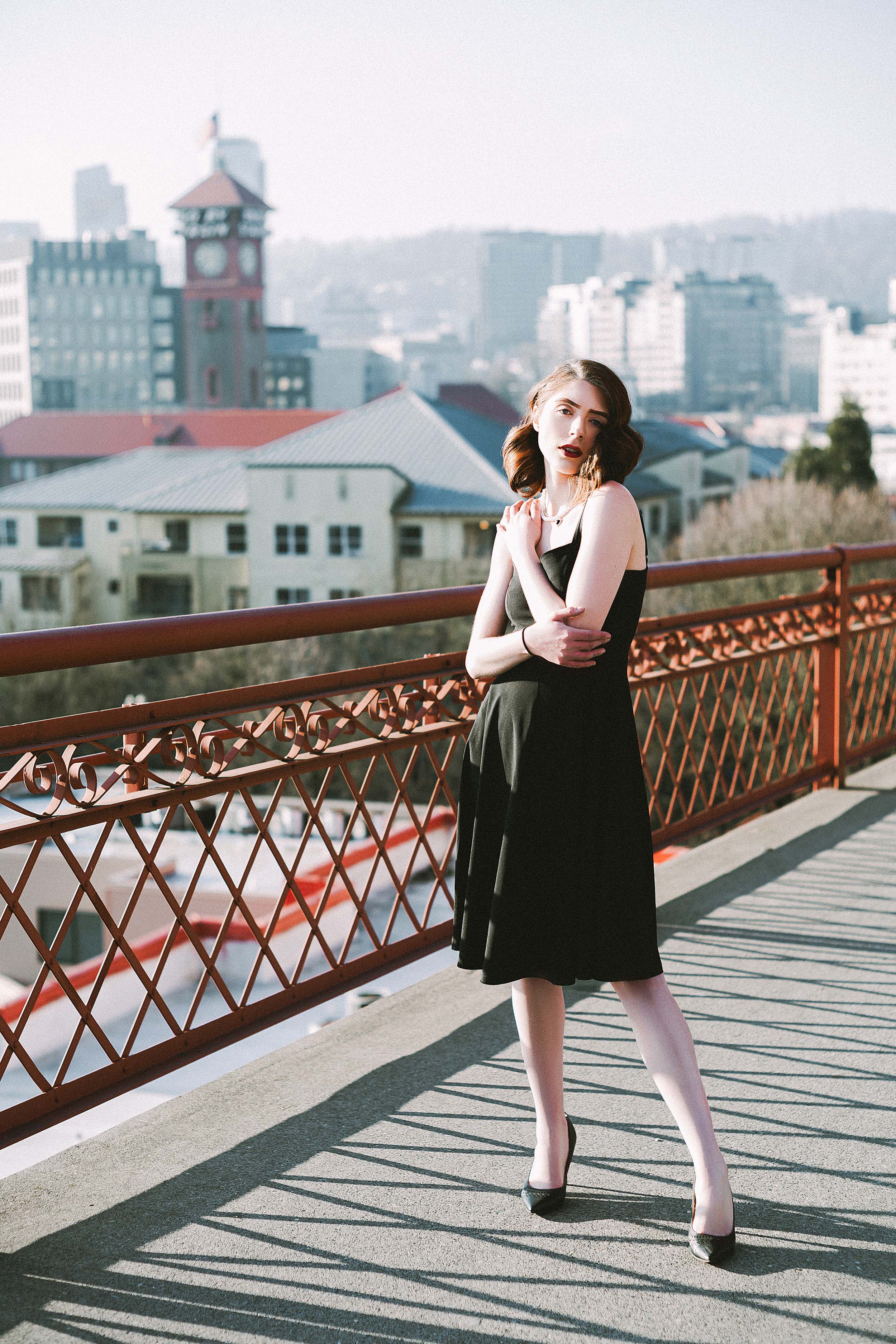 Elegant and Romantic 40s-Inspired Portraits on the Broadway Bridge — photograph 11 of 23